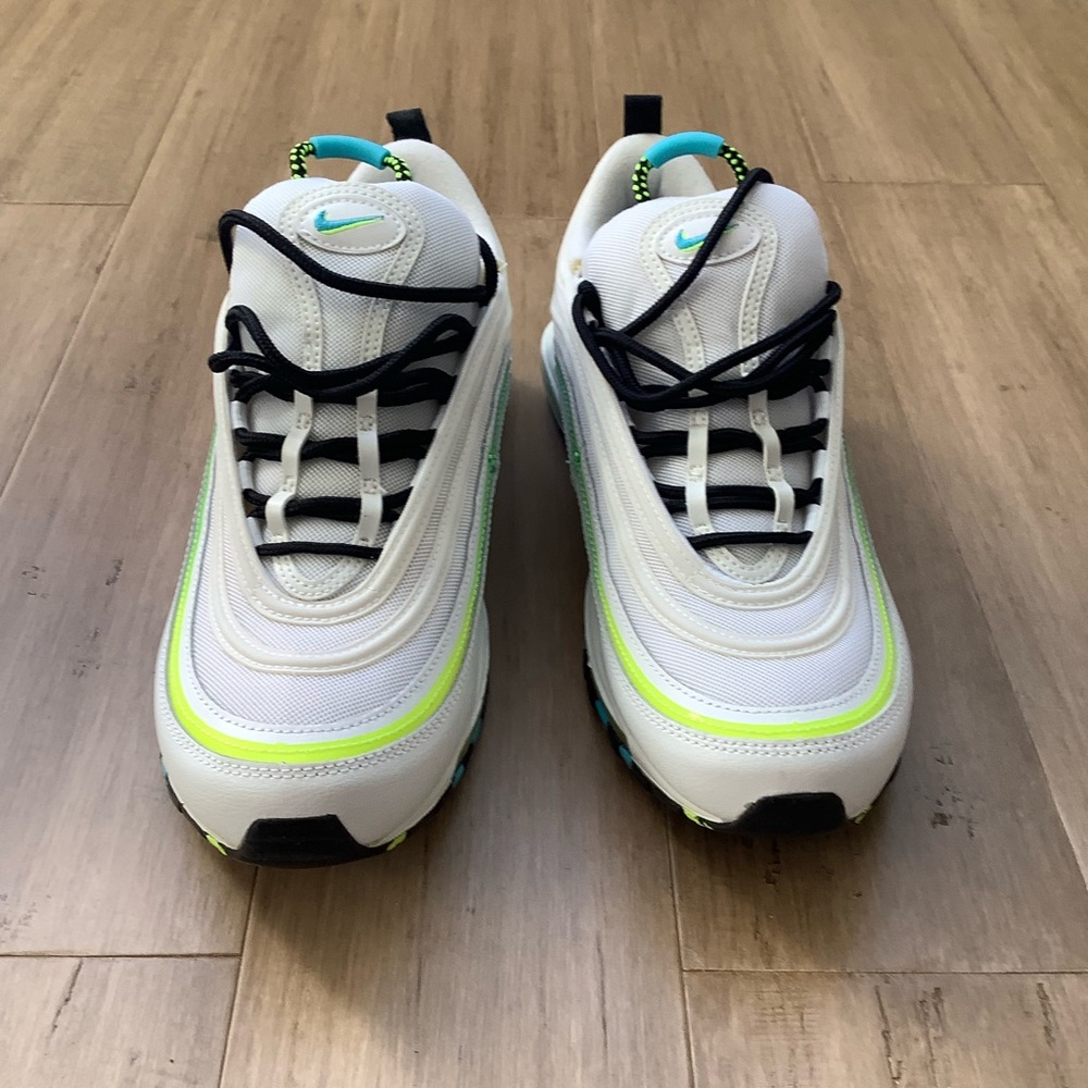 NIKE AIR MAX